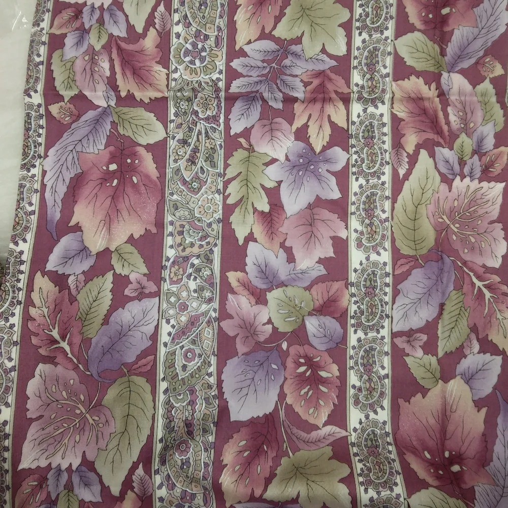 FABRIC Beautiful Vertical Stripes Of Leaves And Paisley 100%cotton, 3 Yards